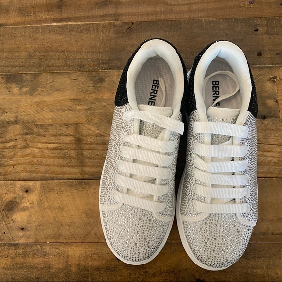 New! Never worn embellished shoes. Silver, white and black. Size 9. - Picture 3 of 4